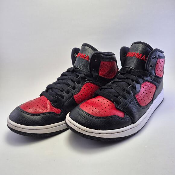 NIKE JORDAN \